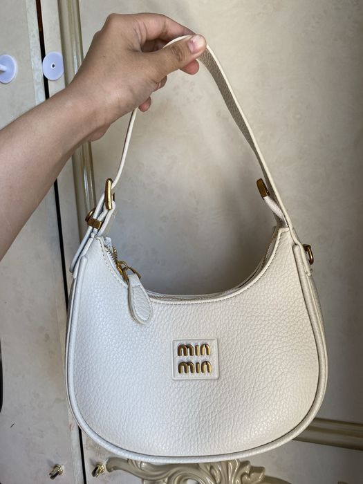 Продам сумочку белую