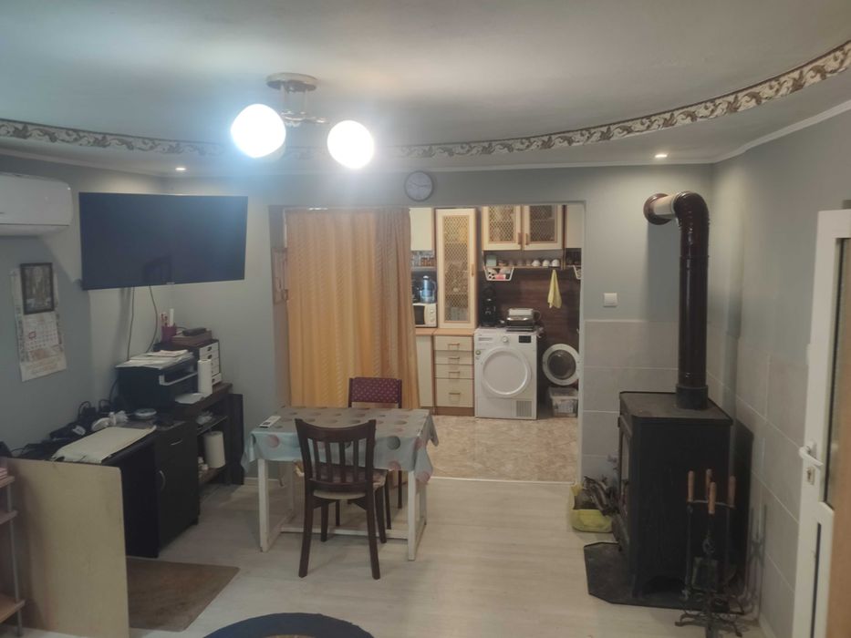 Самостоятелна тухлена къща