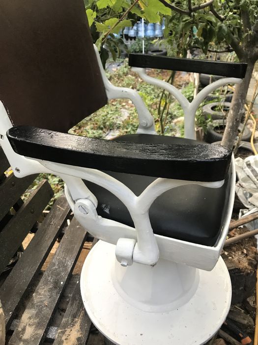 Стар бръснарски стол