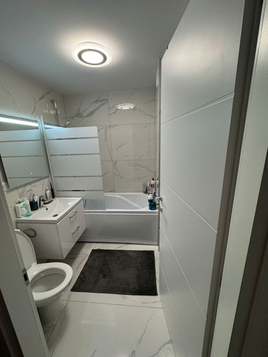Inchiriez apartament