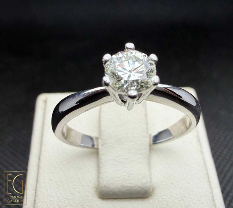 Inel din aur alb, decorat cu un diamant