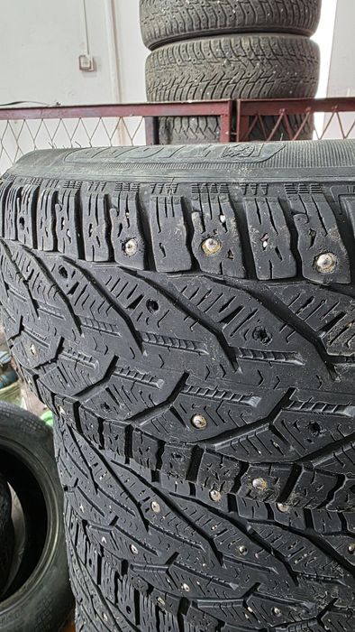 Шины зимние 215/55/17