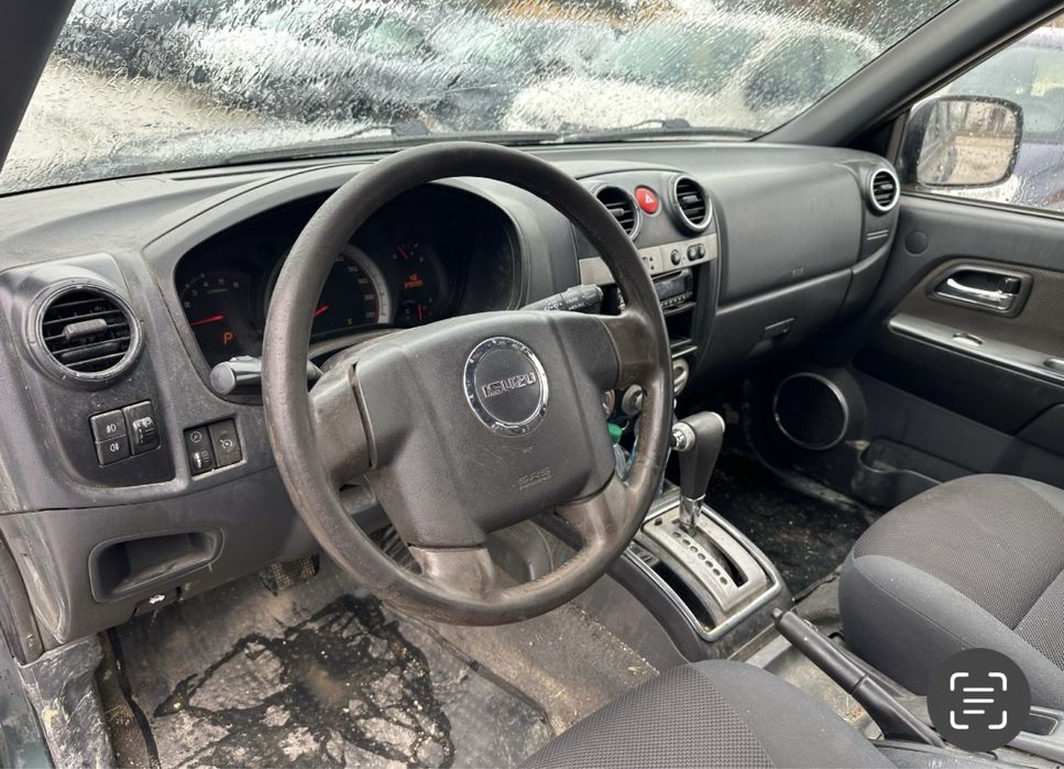 Isuzu D max на части