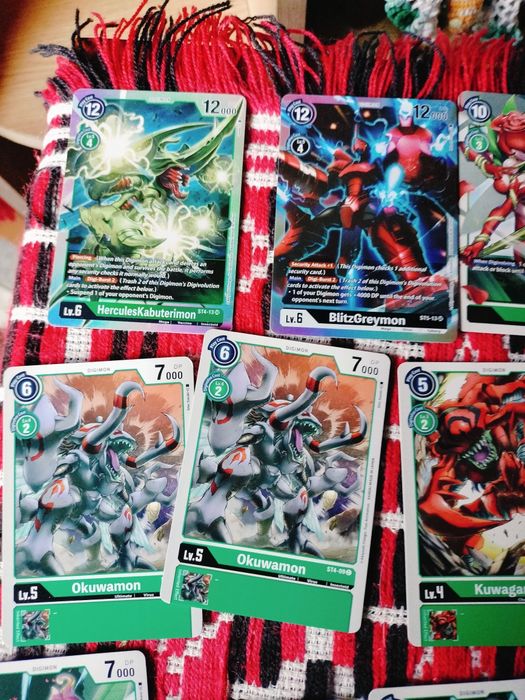 Lot 68 cărți Digimon Card Game originale + 57 huse