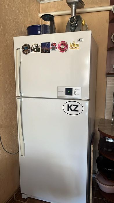 Продаётся холодильник, кухонный гарнитур