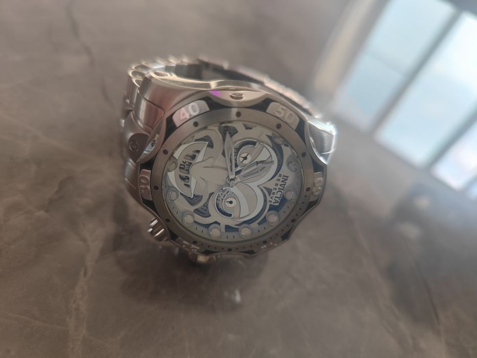 Часы INVICTA в отличном состоянии