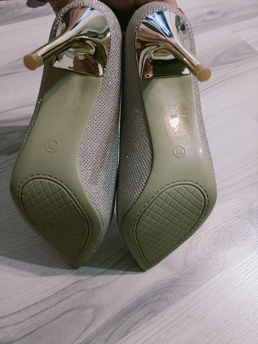 Pantofi noi 37 marime