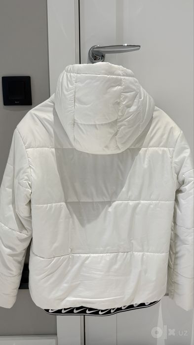 Продам куртку Nike