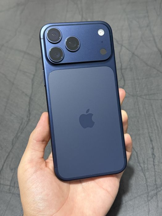 iPhone 17 Pro Max Deep Blue 256GB !