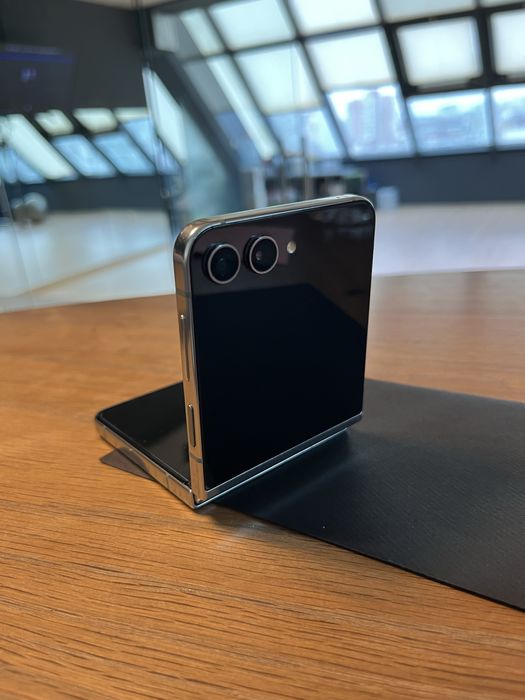 Samsung Galaxy Z Flip 5 –512 GB – отлично състояние