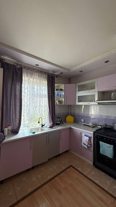 Продам 2в3 комнатную квартиру на Карасу-1!