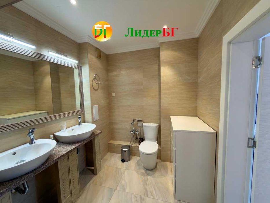 Тристаен апартамент с гледка към басейна в Аргищ Партез