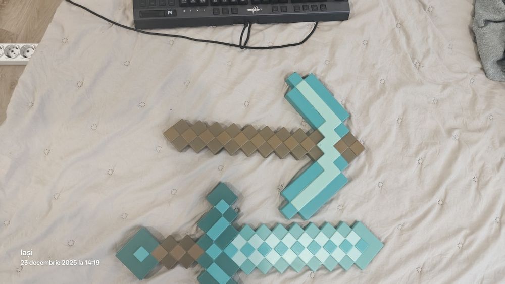 Pickaxe și sword Minecraft mari