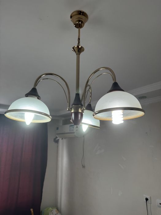 Люстры 4 шт разные ,состояние хорошая .