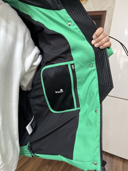 Продам куртку на размер xs