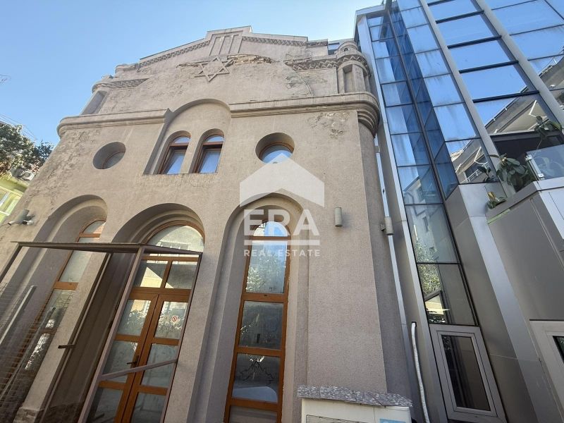 Ексклузивен партерен офис за продажба, със зимна градина, в нова тухле