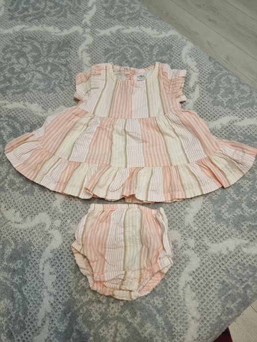 Set rochita cu chilotel marime 68 roz cu alb
