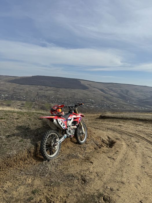 Vand sau schimb honda CRF 250 4 T impecabila detin acte