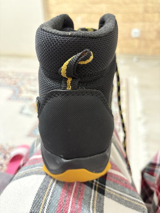 Черные ботинки теплые