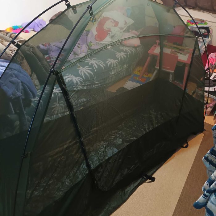 Cort militar contra insectelor, Olanda.