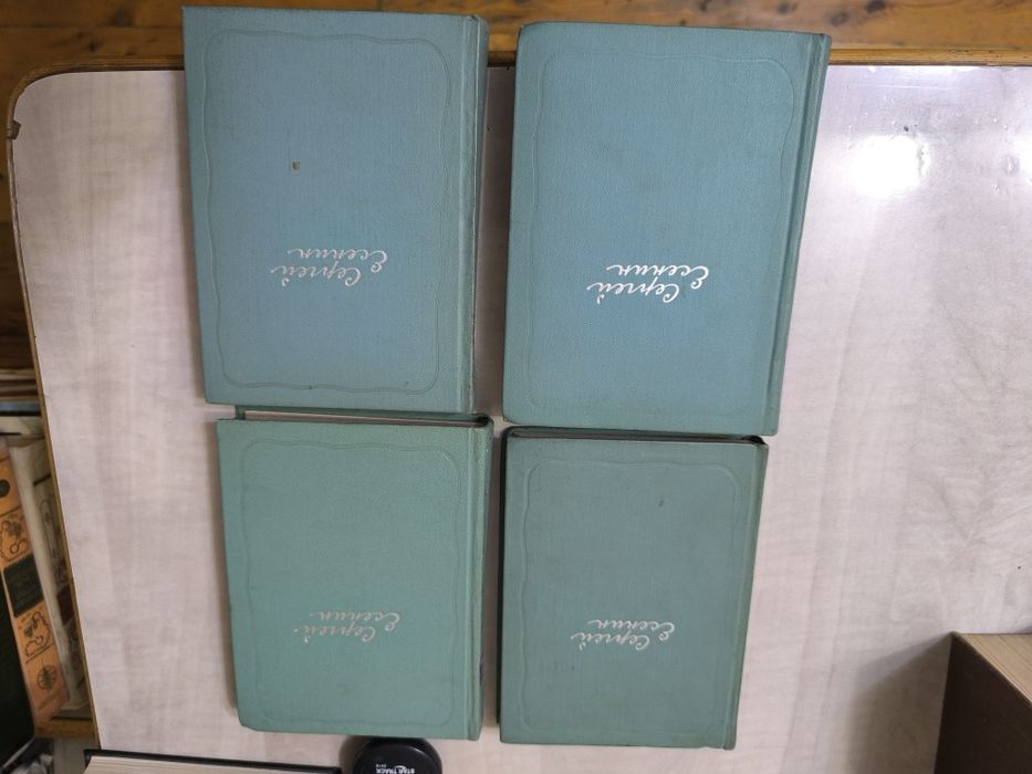 Продам книги в отличном состоянии.