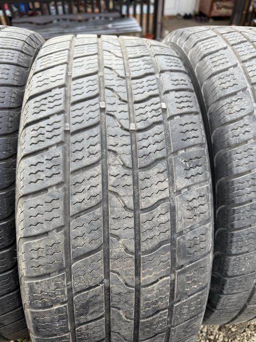 Vând Anvelope M+S 225/50 r17