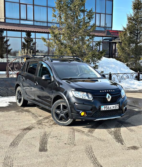 Renault Sandero/автомат/2015г