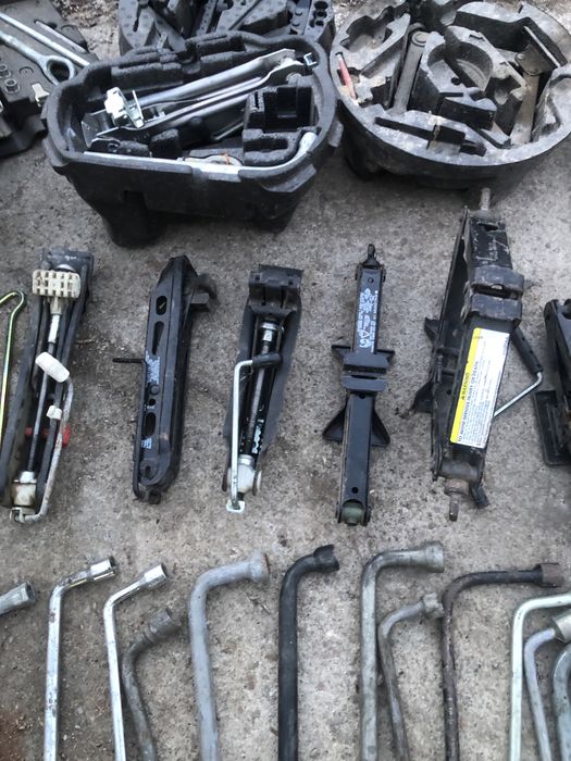 Крик, ключ, кука за автомобили