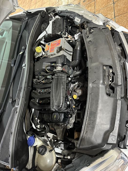 Peugeot 208 fab 2014. 1.2i benzina manual. Avariat stanga