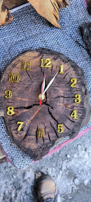 Mobilier rustic din lemn masiv
