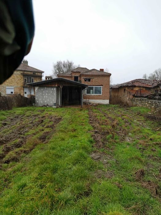 Продавам къща в село устрем