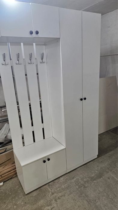 Прихожая продам.