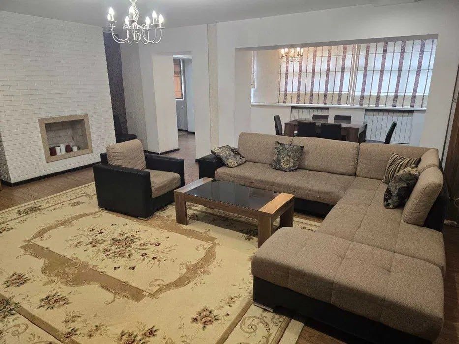 СадыкАзимова 7/2/5 4+3 Один кадастр срочно 77серия  169 площадь