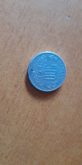 Vand o bacnota  de 2.000 lei , o bacnota rusa de 10 ruble si o moneda