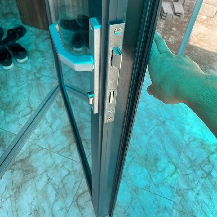 Алюминиевые двери окна и витражи