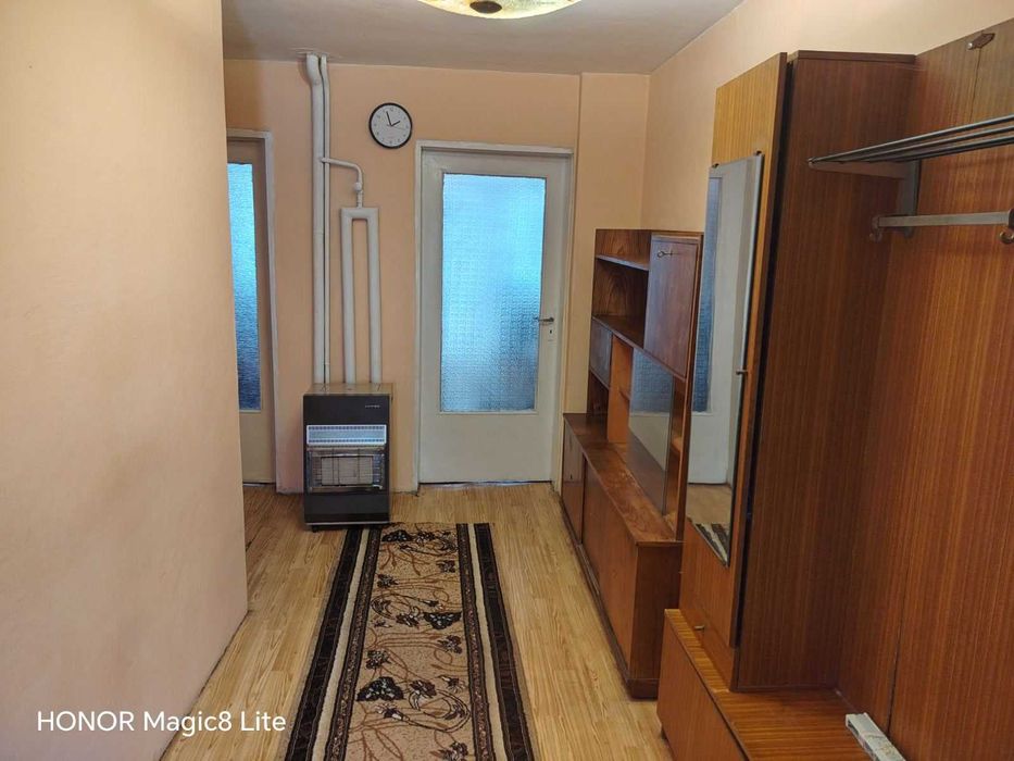 Уютен етаж от къща с голяма тераса в кв. Герена, Кюстендил
