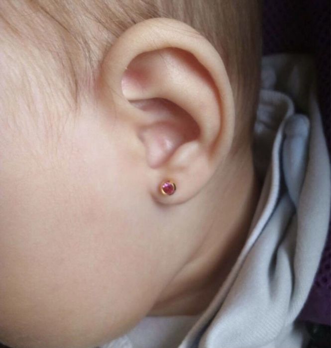 Прокол ушей детям и взрослым.