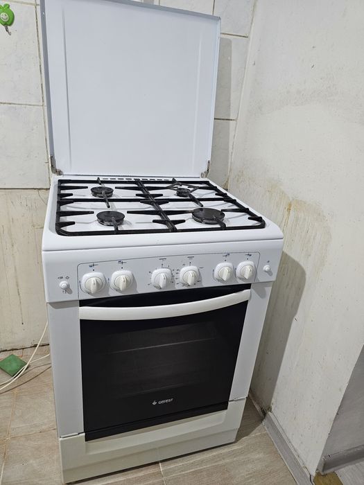 Продам газовую плиту б/у