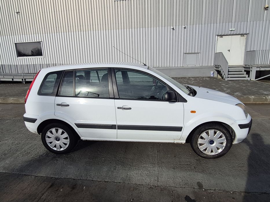 Inchiriez auto uz personal / Rent a car
