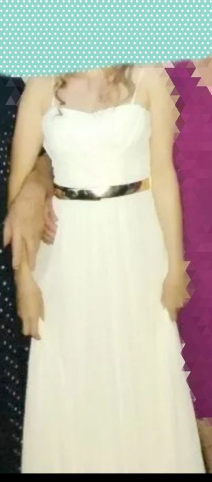 Белое вечернее платье