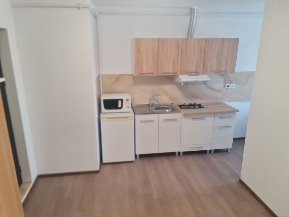 Inchiriez apartament