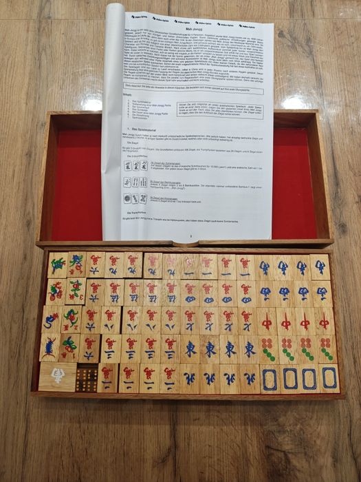 Лукс комплект игра Mah-Jongg (Ма джонг) от масивно дърво Самена. Нов!