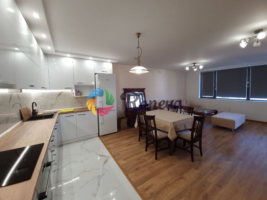 Дава се под наем Тристаен апартамент в Варна, Център - 130 кв.м за 1296.42 € - Снимка #1