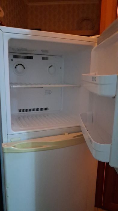 Продам холодильник плачущий 40000тыс. самовывоз