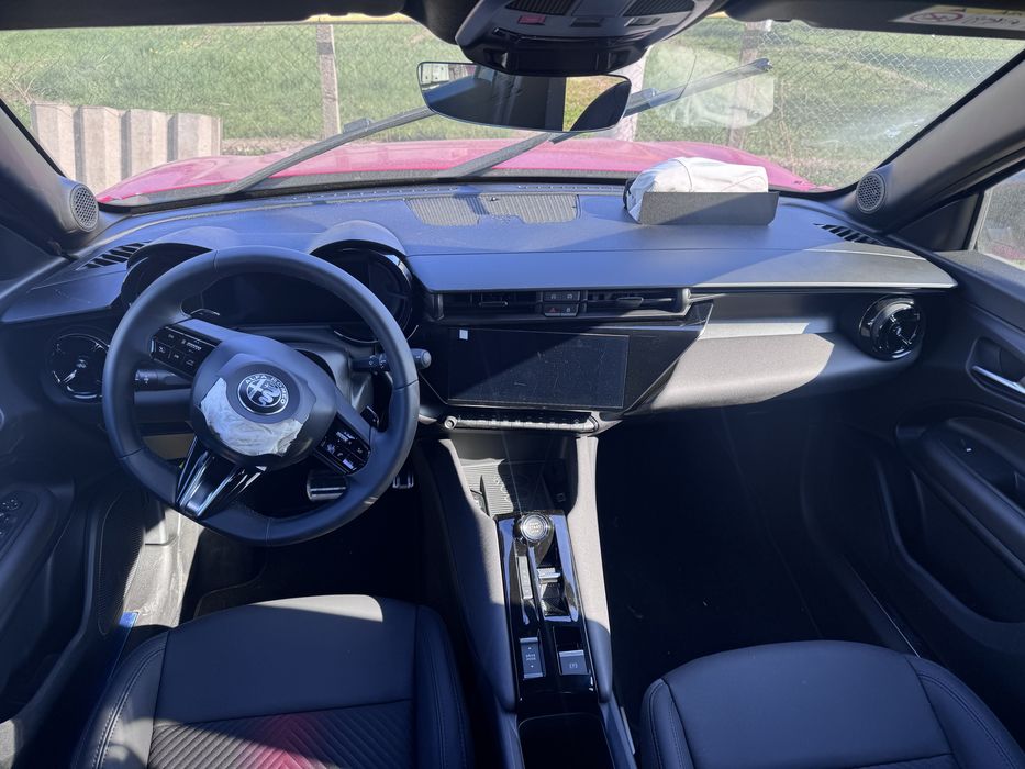 Alfa Romeo Junior avariat 01.2026 doar 1450km 1,2 hybrid TVA inclus