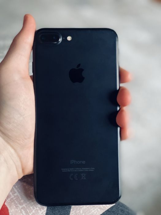 Продам Iphone 7+ идеал