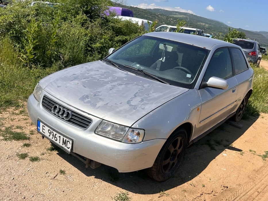 Audi a 3 цяла който иска може дахсе ремонтира и да я кара