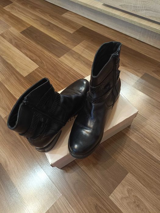 Ghete de piele in stare buna