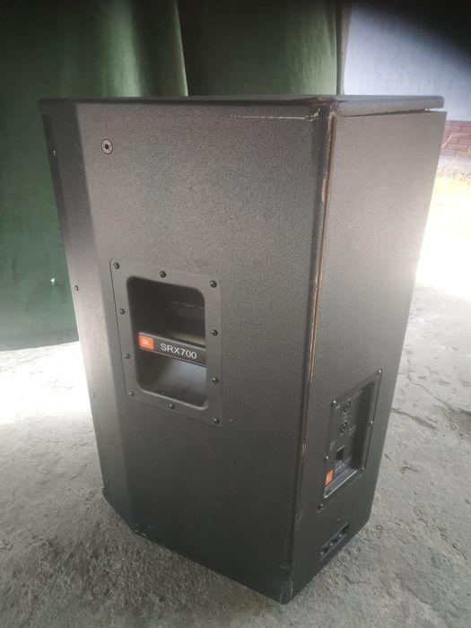 Акустическая система  UBL SRX700