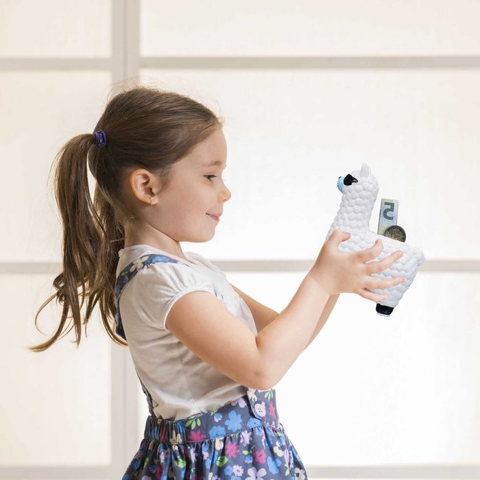 Pusculita Lama Cool design amuzant si ochelari de soare ceramica alb